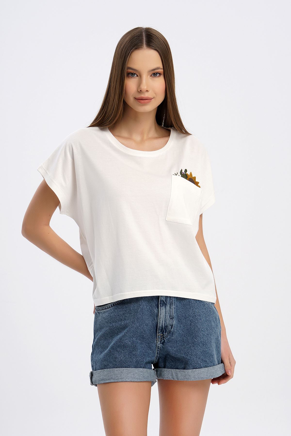 Cep Detay T-shirt-Beyaz