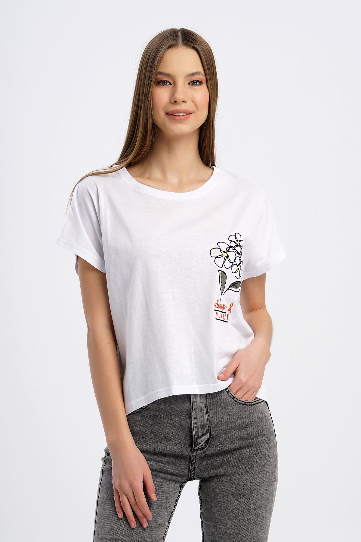 Çiçek Nakışlı T-shirt-Beyaz