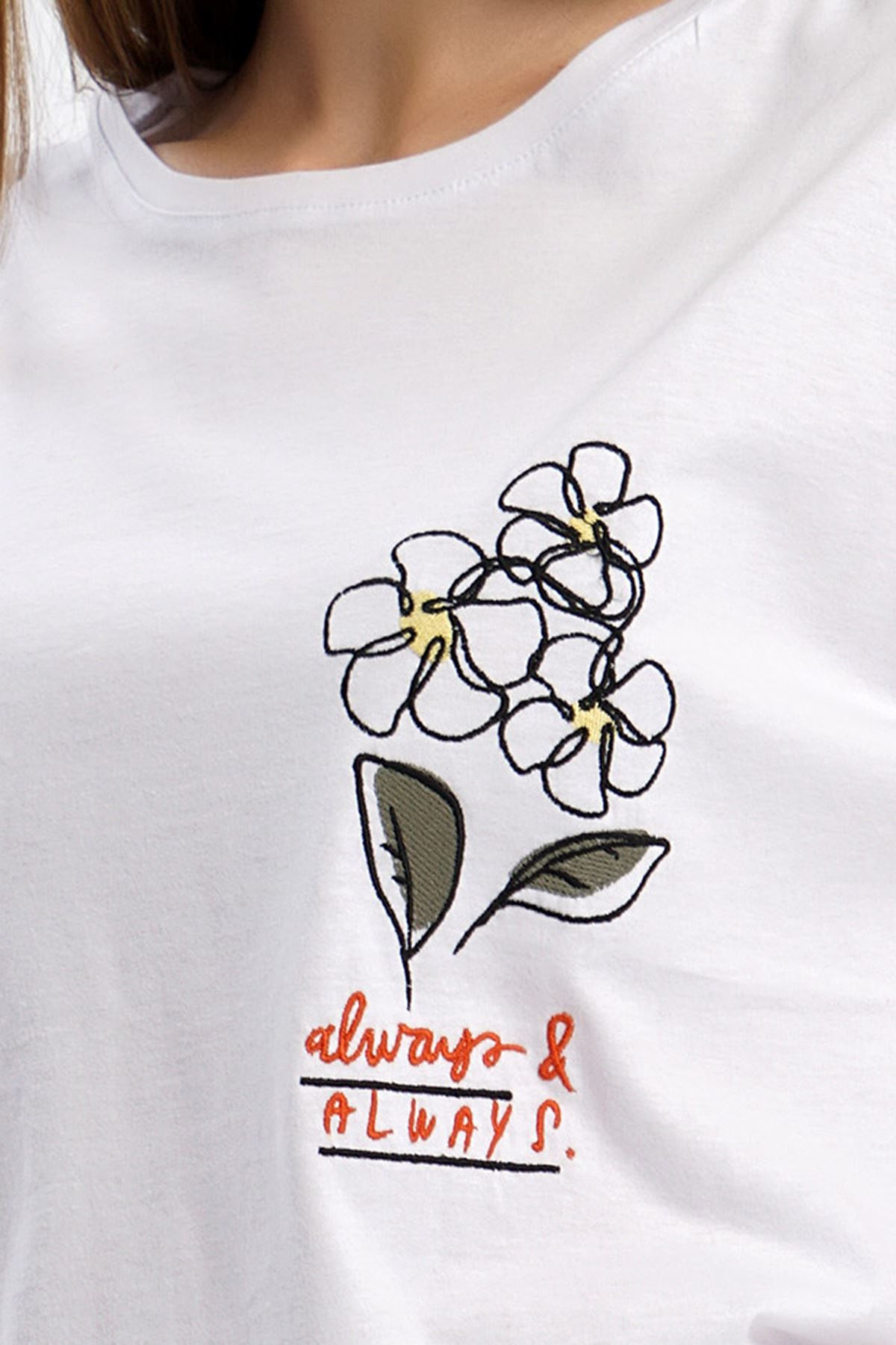 Çiçek Nakışlı T-shirt-Beyaz